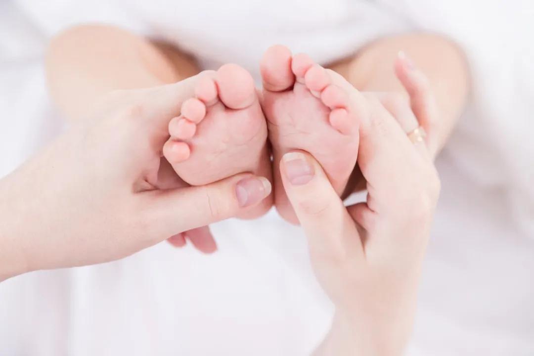宝宝|慢慢学！婴儿抚触有多重要？存下来