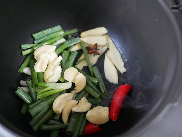 不用葱姜蒜能炒菜吗 e61ab9bb75c74fa68d2ea70ceb7c1773.jpeg