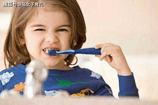 回事儿|乳牙还没长齐，怎么回事儿？可能有宝妈的错，别不信宝宝2岁了