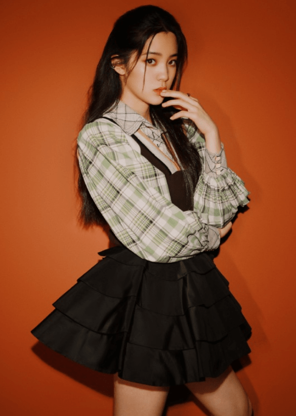 身材|有种“照骗”叫欧阳娜娜，生图中暴露身材短板，骨架看着比男人还壮