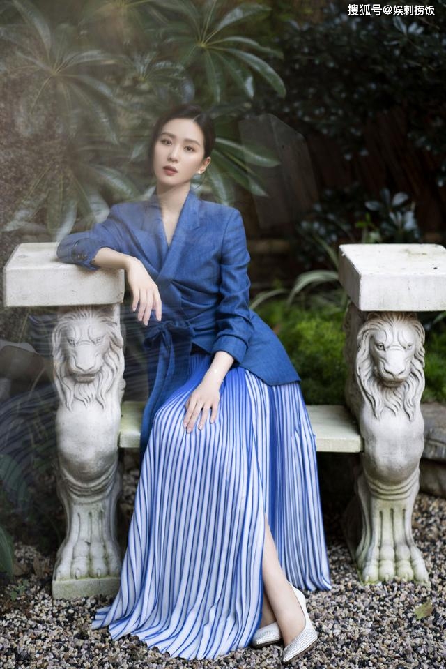 都美|刘诗诗产后每次现身都美出新高度，一身蓝色静谧典雅气质满分