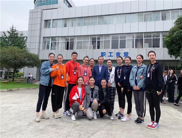 雅吉|中航未来 学生赵雅吉与四川航空签约|中航未来毕业生巡礼