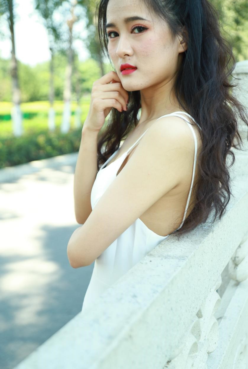 裙子|陕西瑄玥模特：白色连衣裙展示