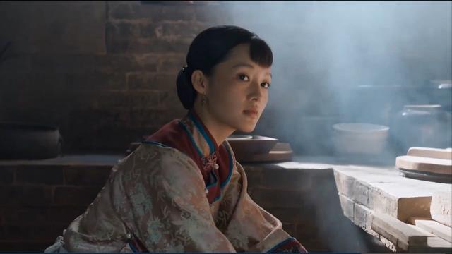 白鹿原中田小娥的走路姿势特别的怪异这是有什么隐情么
