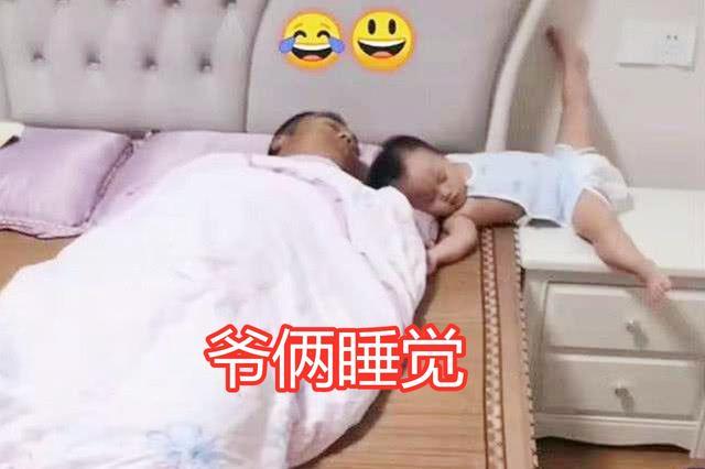 孩子|妈妈忙完回屋后，眼前一幕让她哭笑不得爸爸主动申请哄娃睡觉