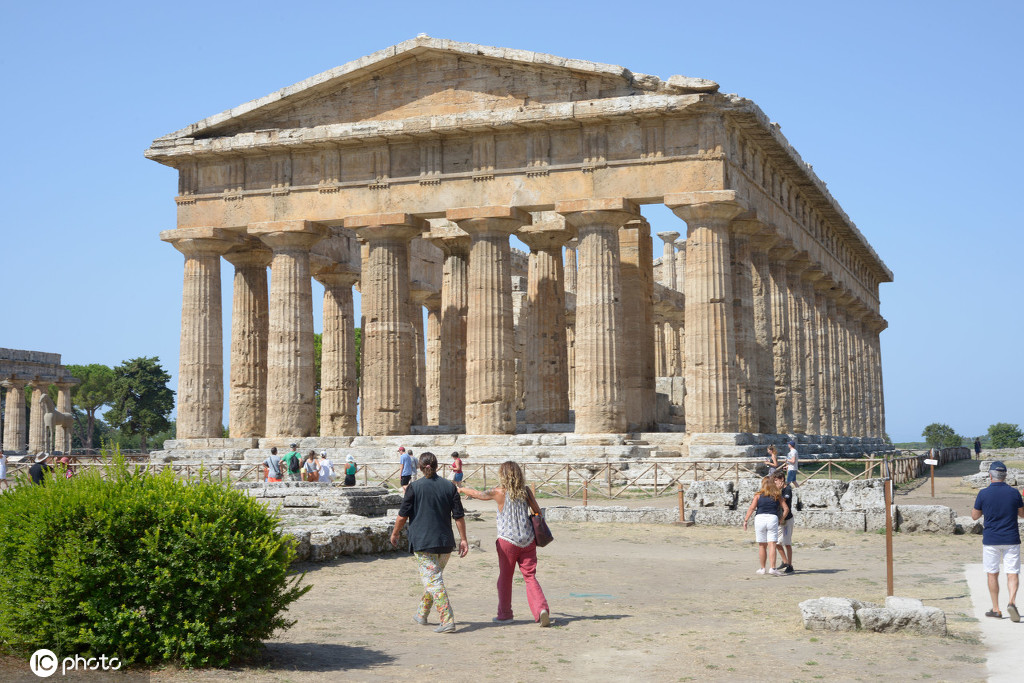 拥有世界上保存最完好的古希腊神庙—帕埃斯图姆