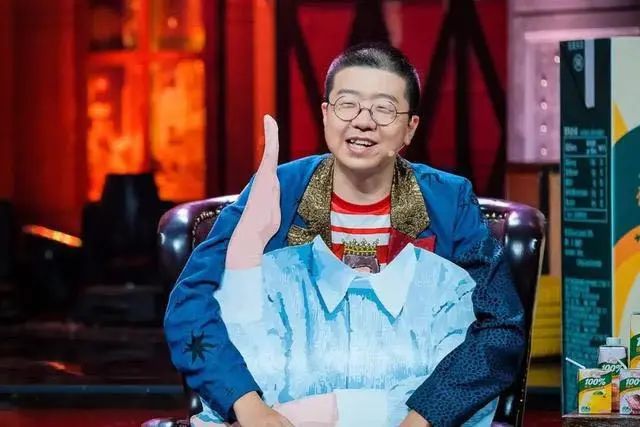 他说“很少有明星，拿自己的粉丝当朋友”，后