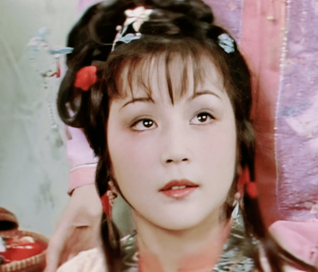 史湘云|史湘云特意嘱咐薛宝琴，毫无芥蒂的一句话，道出不敢说的真相