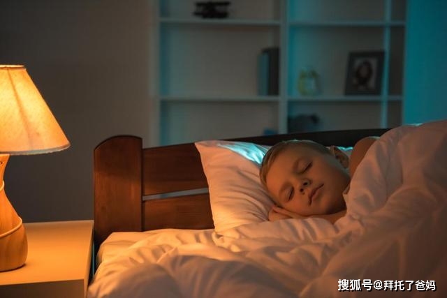 孩子|14岁后很难再长高，家长要及时纠正孩子睡觉前若有这几个习惯