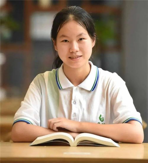 女孩|最后她考了多少分？广东16岁女孩口出豪言：“懒得考清华北大”
