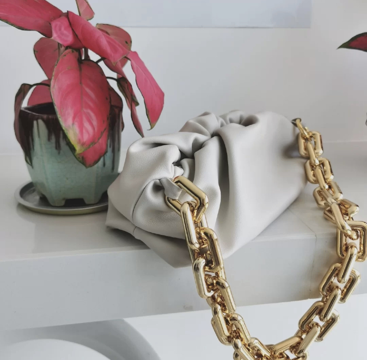 Bottega|“人间种草机”童瑶，手里的包包太飒了！