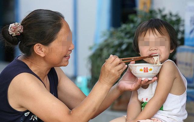 幼儿|儿科护士却感到不对劲，幸好发现得及时2岁孩子白白胖胖很可爱