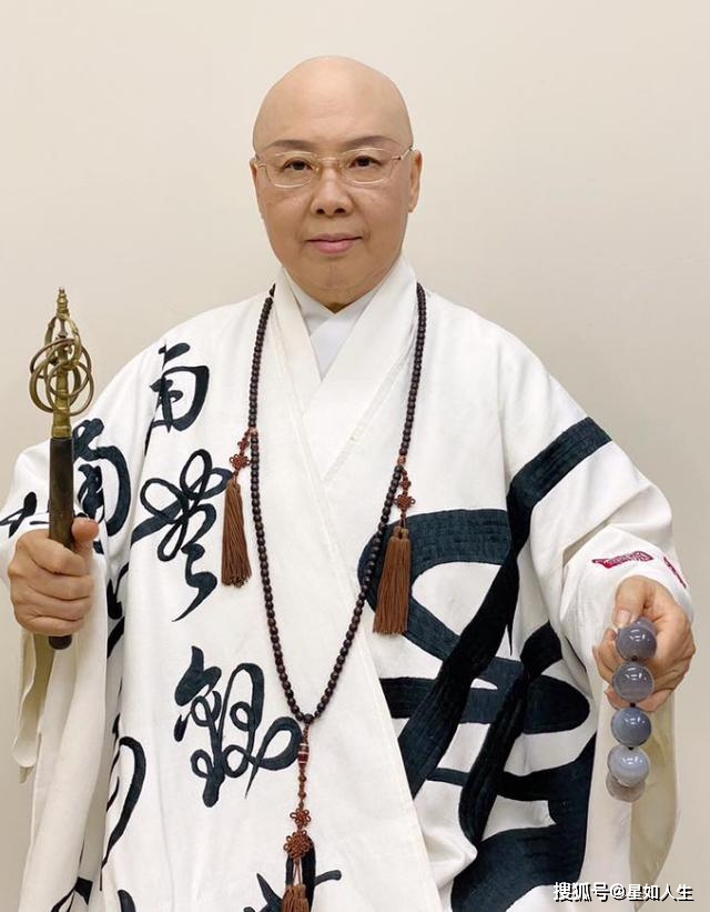 开撕？费玉清姐姐首公开跟弟弟经济来往，还嘲