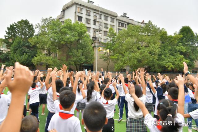 湘潭|发挥引领作用 播撒梦想种子——湘潭市十一中航模表演队赴育才学校表演