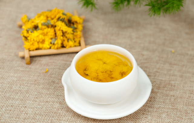 手脚|体内有癌,手脚先知,当手脚出现这些变化,说明肝已经病得不轻