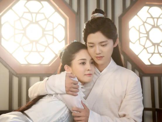 夏天|鹿晗、AB靠悬疑剧逆转？流量的危机觉醒路上，他们才摸到小手指