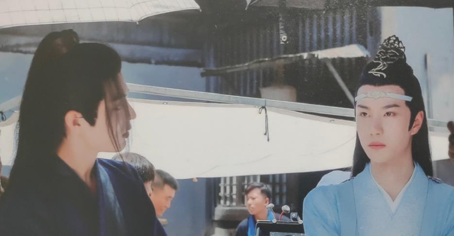 《陈情令》王一博吃大蒜让肖战确认气味,帮整理头发,摸头顶太苏