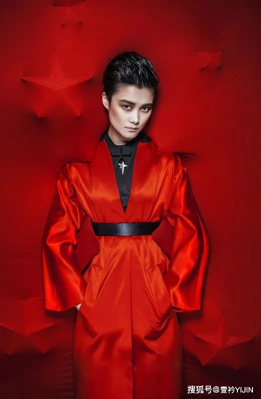 时尚|无价之姐 | 被黑多年仍坚持自我，她不仅是时尚缪斯也是国际时尚圈的宠儿