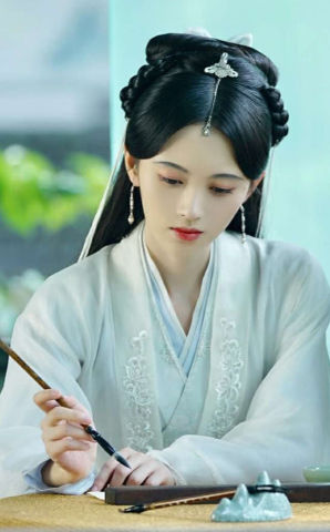 服装|女明星古装PK，杨幂倾国倾城，赵丽颖可爱睿智，唯独她最特别