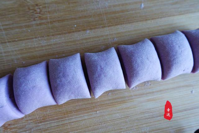 风车|蒸出来的花式馒头，像个风车又像是一朵花用一个紫薯