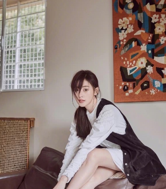 白裙|出道5年的张天爱越来越有范了！一袭白裙上身街拍美若“天仙”