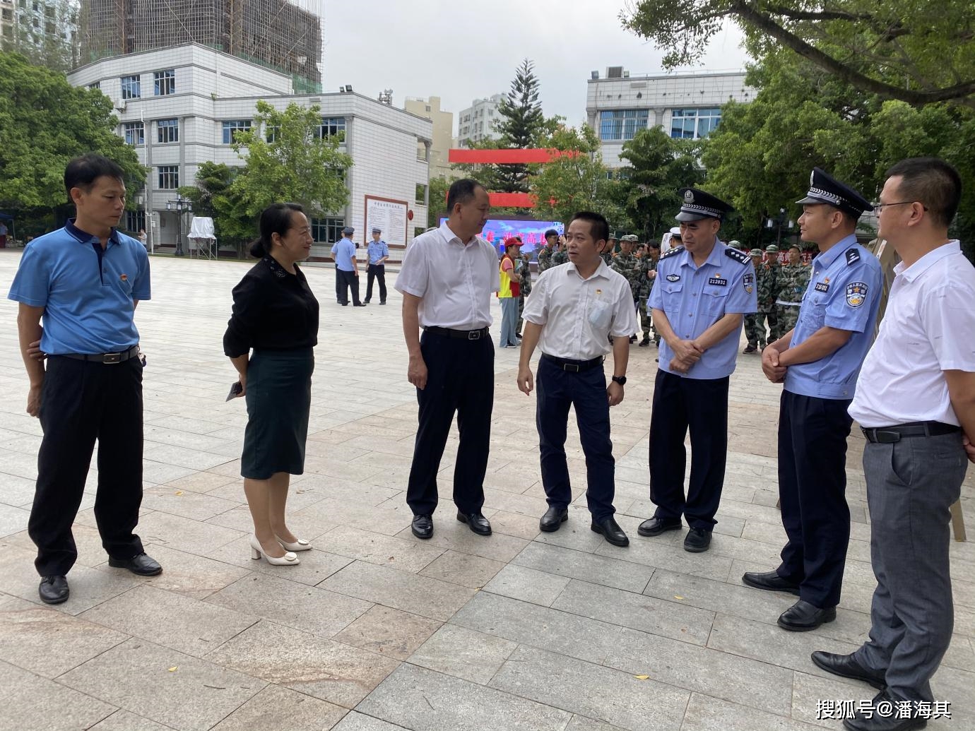 局长梁虎泉,县教育局局长翟凯频,县教育局主任科员,局党组成员李仕德