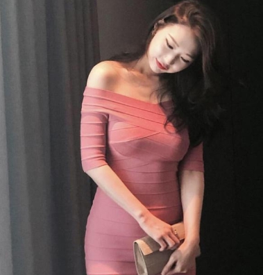 女人|出门穿上一袭精美的连衣裙，让你生活更轻松愉快