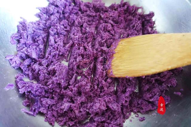 风车|蒸出来的花式馒头，像个风车又像是一朵花用一个紫薯