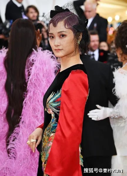 时尚|无价之姐 | 被黑多年仍坚持自我，她不仅是时尚缪斯也是国际时尚圈的宠儿