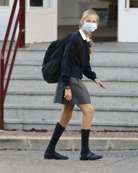 妹妹|西班牙公主开学！姐姐穿学生装和普通学生一样，妹妹随行刻意低调