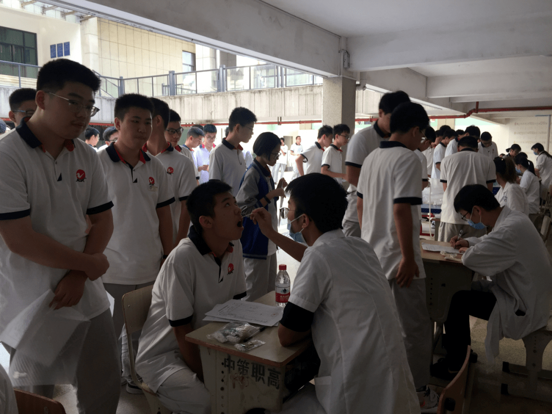 杭州城东医院健康管理中心为杭州中策职业技术学校近3000名学生上门