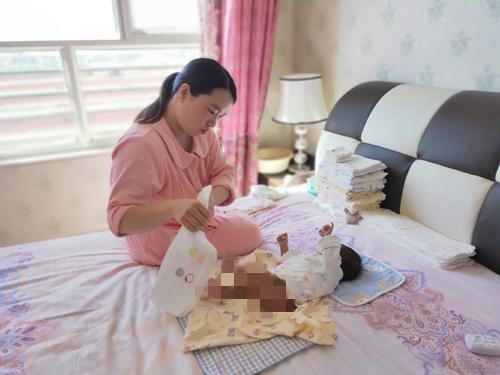 宝宝|应该先用湿巾还是先用纸巾？很多妈妈都弄反了给宝宝擦屁屁