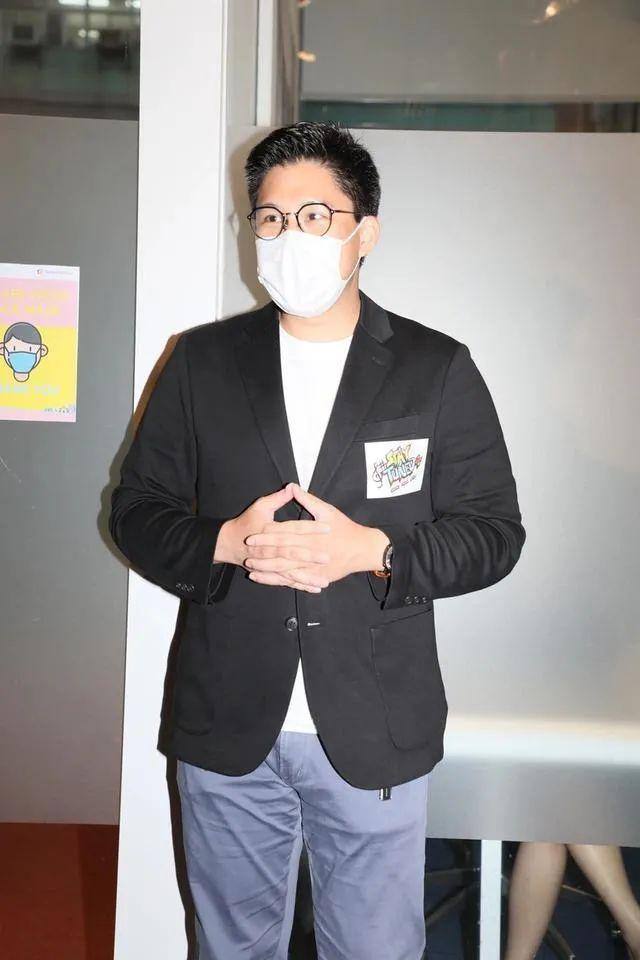 8年|原创郭晶晶拼4胎传闻破灭，霍启刚亲口否认，公婆回答暴露郭晶晶地位