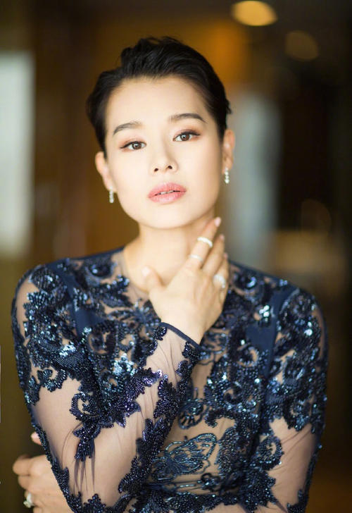 三料视后光环不再,胡杏儿新剧被压番,积极拓展内地市场求翻身