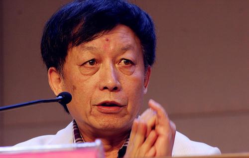 老教授怒斥学术明星:蒙曼胡乱解读诗词,康震一味吹捧古人作品?