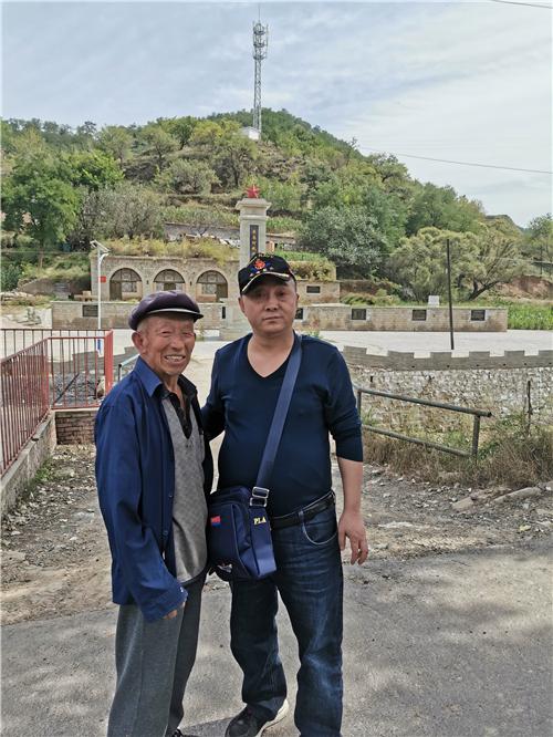 野战军|军品大王李长东参观羊马河战役遗址