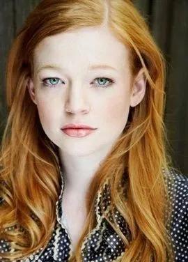 洋娃娃|澳洲版周迅、高级厌世脸2.0，被这未被发掘的美貌宝藏炸出来了