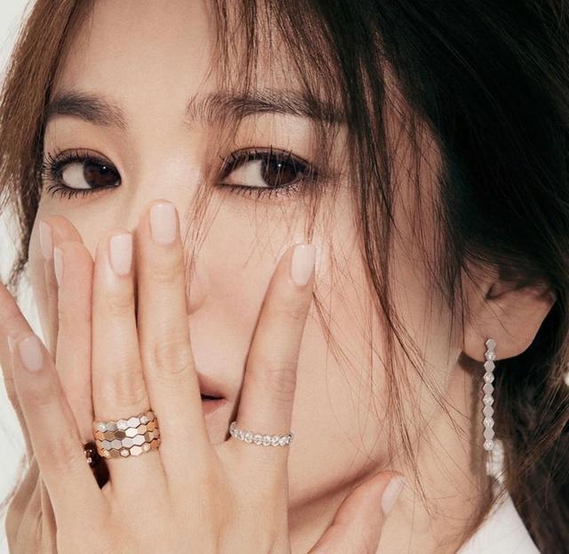 口罩|韩星5大初秋眼妆重点与色彩归纳，隔着口罩也能电人，眼影这么买就对了