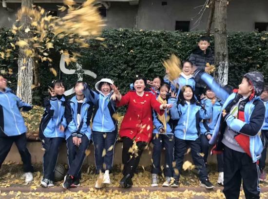 西外|教龄加起来近五十年 西外这两位教师用行动诠释爱与责任