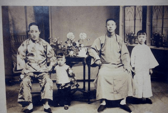 中国最美小脚女人三寸金莲 f154755de81a48629b9ab61c4143aa1b.png