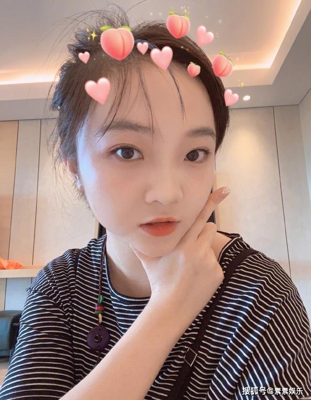 母女|林妙可60岁妈妈罕见出镜，母女衣品颜值飙升，越来越时尚了