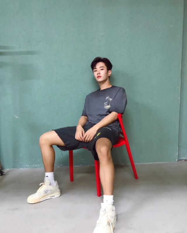 单身|原创被曝“车咚”易易紫后，李汶翰自称单身言辞闪烁，网友指责没担当