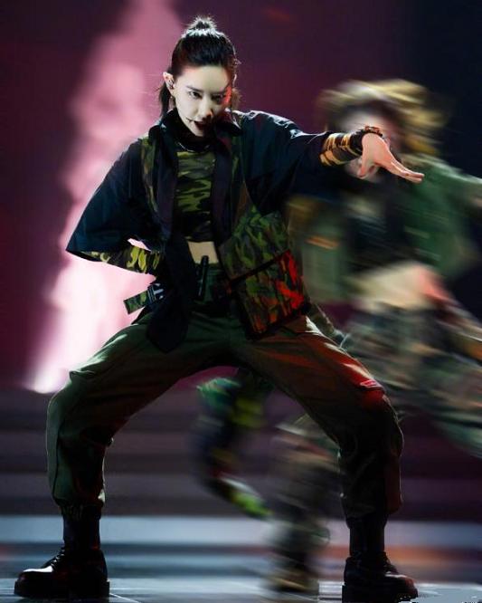 个人|120斤网红身材堪比卡戴珊，却被嘲腿粗，停止身材批判有多难