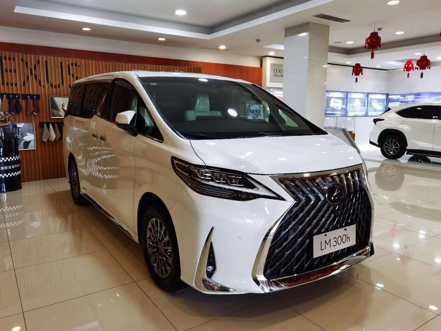 20新款雷克萨斯lm300现车报价 七座mpv_搜狐汽车_搜狐