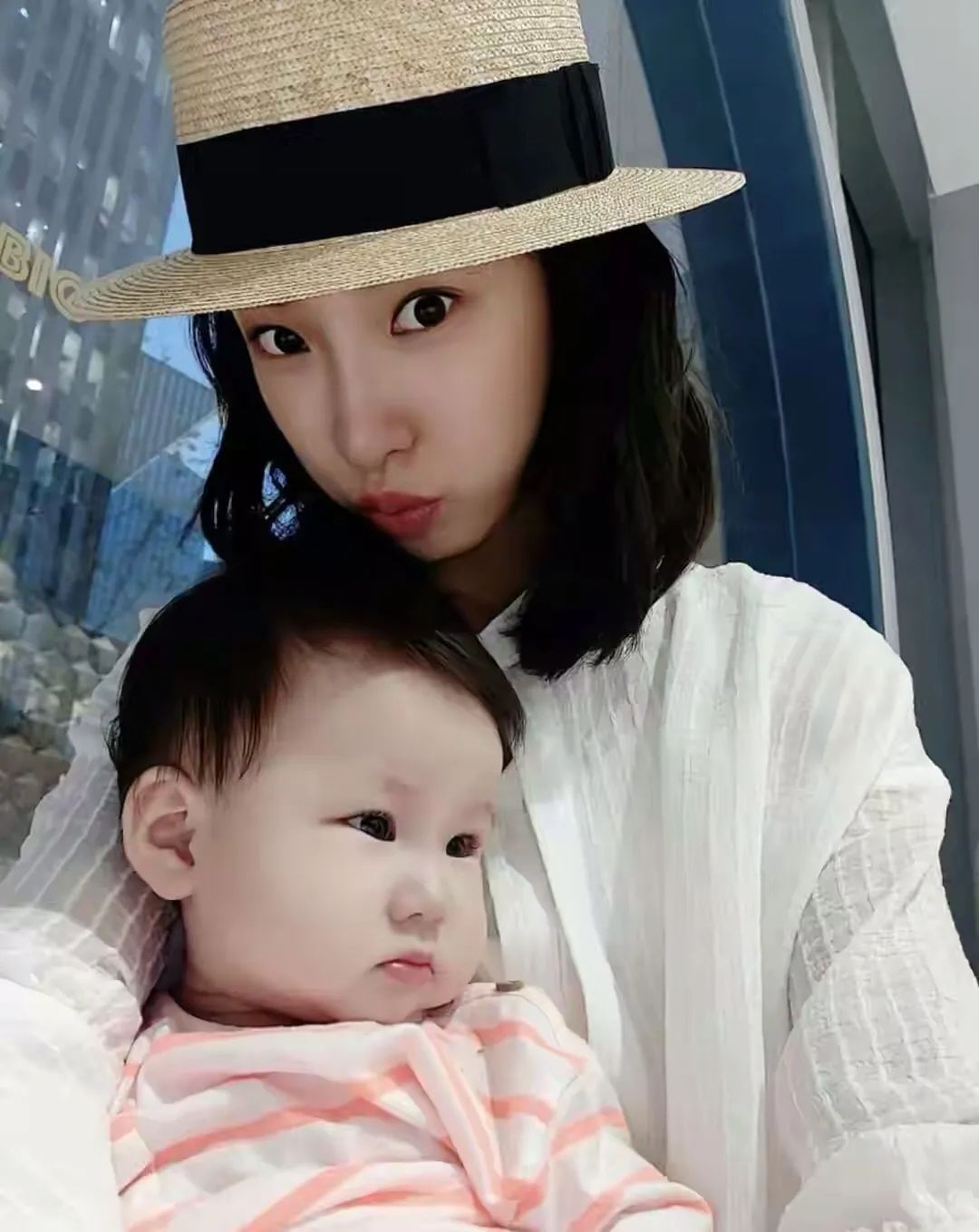 五官|原创赌王1岁孙女正脸照曝光，五官神韵像极三太，前儿媳疑刻意高调