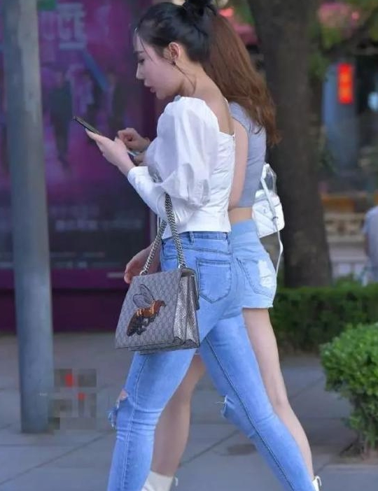 夏天穿搭女生闺蜜 ca0752e3d867452380698f746f221a79.jpeg