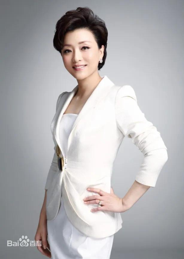 董卿|52岁的杨澜和46岁的董卿:活得漂亮的女人,应该是什么样的?