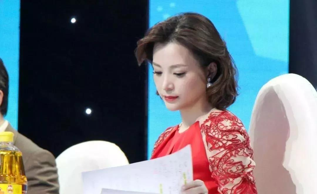 董卿|52岁的杨澜和46岁的董卿:活得漂亮的女人,应该是什么样的?