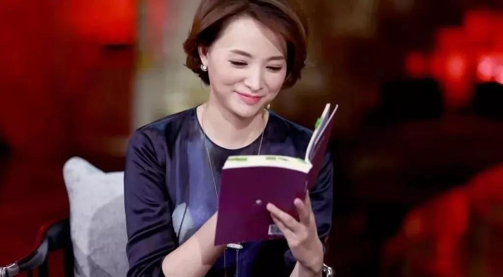 董卿|52岁的杨澜和46岁的董卿:活得漂亮的女人,应该是什么样的?