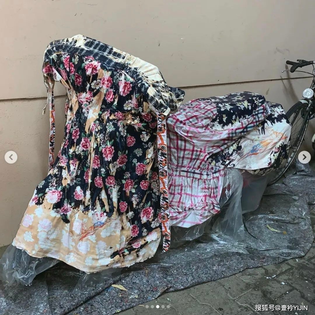 越南|被巴黎世家抄袭？把衣服种上鲜花、冻进冰块里？越南时装的高光时刻